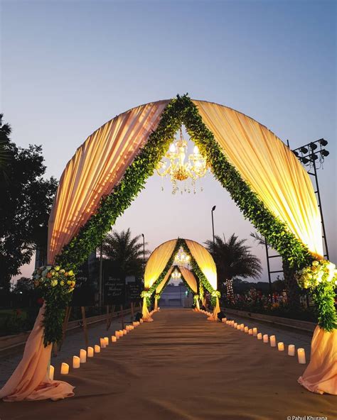 Archway Decor For Your Wedding Entrance! | WedMeGood