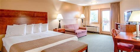 Hotels with Lazy Rivers | Pigeon Forge Hotels