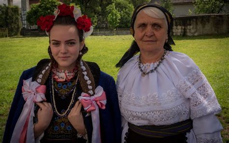 World Record set by Romanian Traditional Clothing and Dance - True Romania