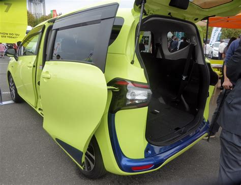 Toyota Sienta Hybrid Price In Pakistan 2018 Specs Features Fuel Consumption Interior Pictures