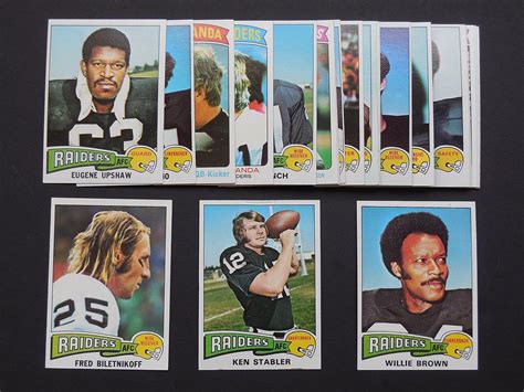 Amazon.com: Oakland Raiders 1975 Topps Football Team Set (24 Cards) **Fred Bilentnikoff, George ...