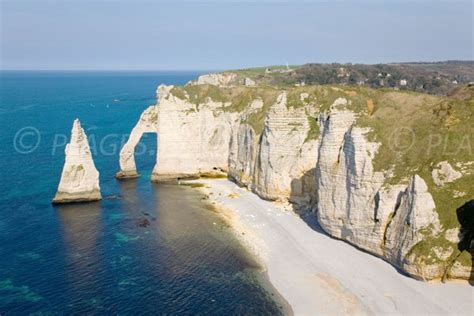 Etretat Beach in Etretat - Seine-Maritime - France - Plages.tv