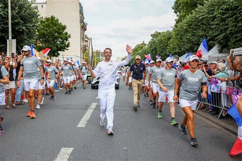 Abhinav Bindra 'honored' to carry Olympic flame in Paris 2024 Olympics ...