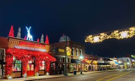 Christmas in Grapevine: The Christmas Capital Of Texas! - Life on Lavender