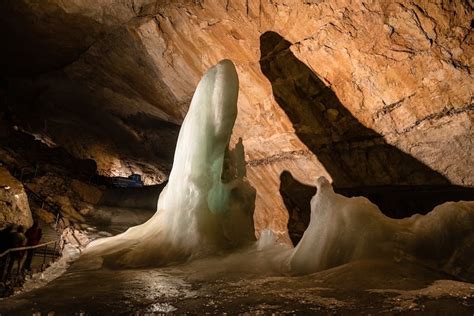 Amazing Dachstein Ice Caves & 5-Finger Viewing Platform Near Hallstatt