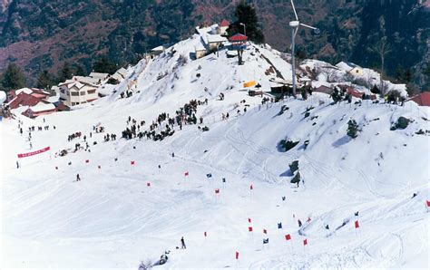 Snowboarding Auli Ski Resort Joshimath Uttarakhand India