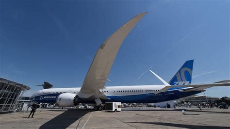 Inside and outside Boeing's 787-10 - CNET