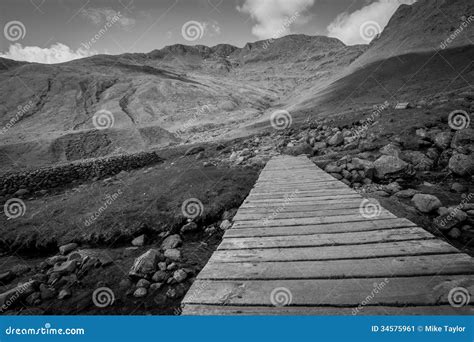 Black And White Mountain Landscape Stock Image - Image: 34575961