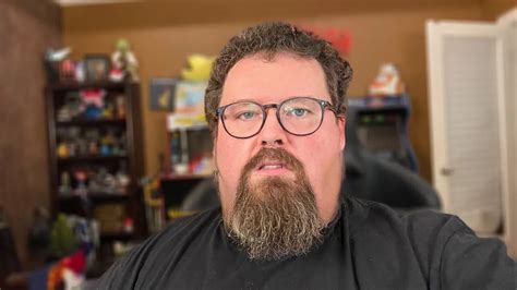 Does Boogie2988 have a girlfriend? Why was he arrested?