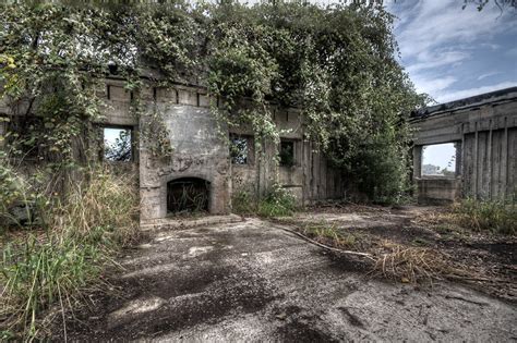 10 Photos Of A Beautiful Abandoned Mansion In Texas