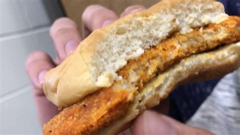 School Food Review: Spicy Chicken Patty Sandwhich - YouTube