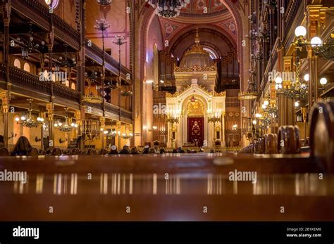 splendid interior of jewish Dohány Street Synagogue in Budapest Stock Photo - Alamy