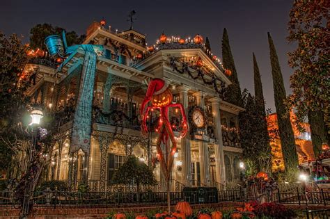 Disneyland Haunted Mansion, Halloween, Nightmare before Christmas ...