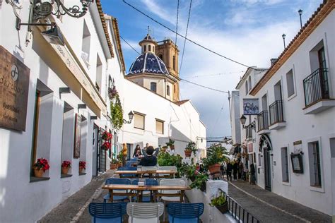 Experience the Quaint Splendour of Altea in Spain - Travelsewhere