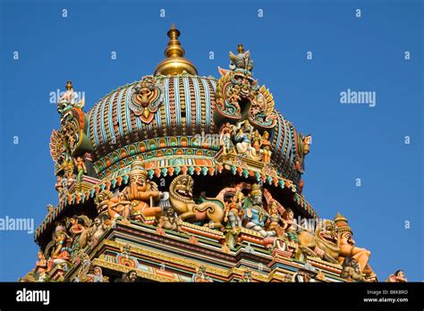 India Tamil Nadu Madurai Perumal Kovil Temple gopuram landmark golden cap Stock Photo - Alamy