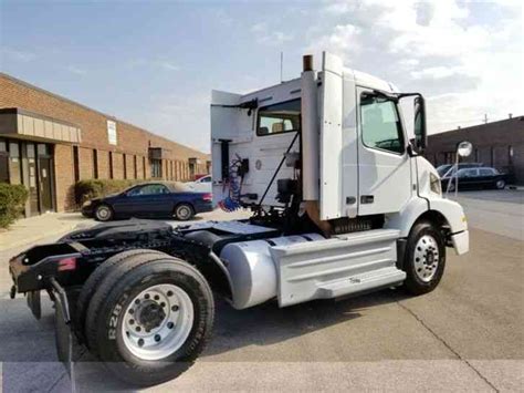 Volvo VNL Day Cab Single Axle D13 425HP Automatic Ishift Super Clean ...