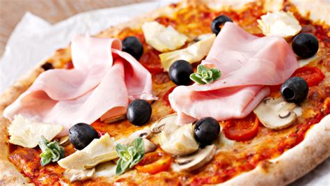 10 Best Pizza in Italy - Most Famous Types of Italian Pizza | IB