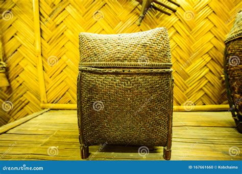 A Karen Lacquered Bamboo Betal for Clothes Storage Stockfoto - Bild von bambus, antike: 167661660
