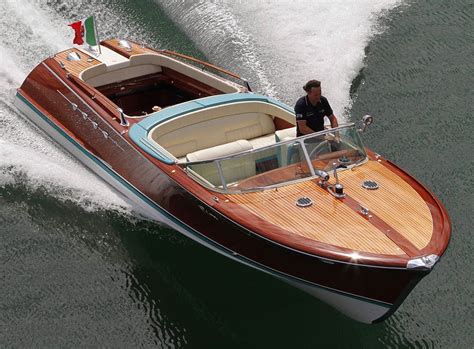 Passion For Luxury : Riva Aquarama Lamborghini Speedboat