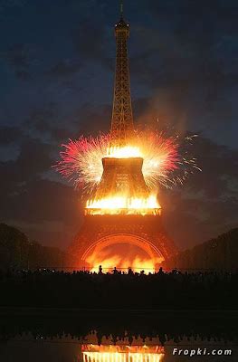 A VISUAL TREAT: Fireworks on Eiffel Tower-2