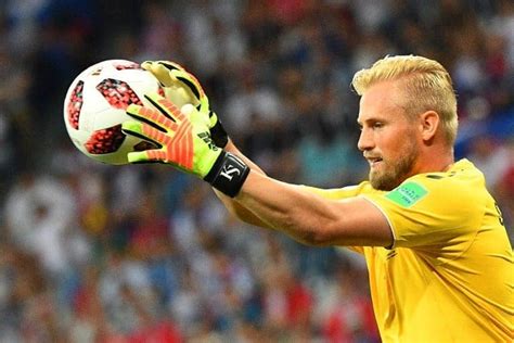 Croatia vs Denmark: Kasper Schmeichel saves Luka Modrić's penalty [video]