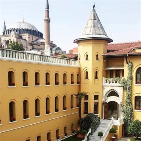 ISTANBUL, TURKEY: Four Seasons Hotel Istanbul/ Sultanahmet – COZY NOMAD