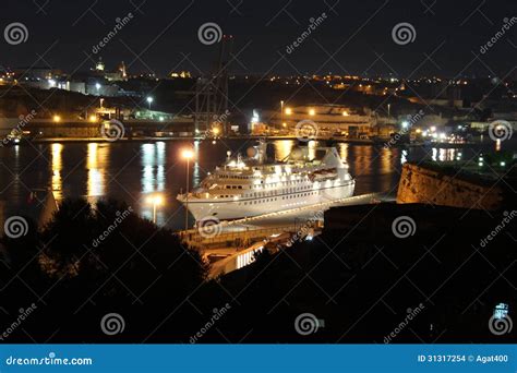 Valletta harbor at night editorial stock image. Image of ships - 31317254