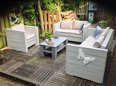 19 Insanely Awesome DIY Pallet Sofas That Are Worth Talking About