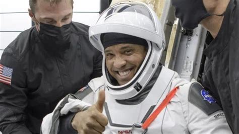 Victor Glover to lead historic crewed mission to the Moon on Artemis II