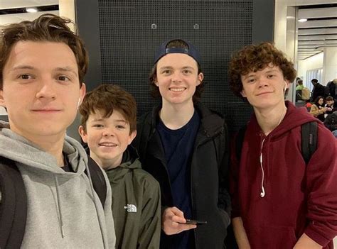 𝐀𝐝𝐨𝐫𝐞 𝐘𝐨𝐮- Tom Holland | Tom holland brothers, Tom holland imagines, Holland