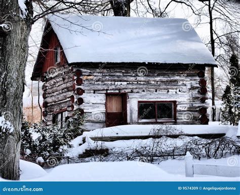 Log cabin in winter stock image. Image of freezing, nature - 9574309