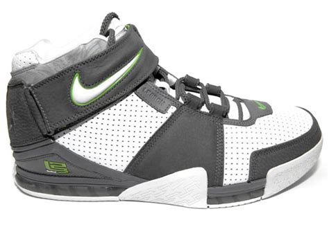 Nike LeBron Retros Might Come Soon And They're Bringing The Heat ...