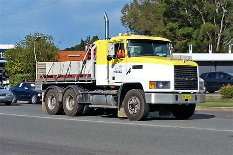 Heavy Rigid Vehicle Dump Truck Driver Training Port Macquarie – Elite ...