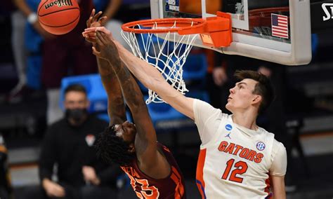 WATCH: Colin Castelton’s huge block to keep Florida’s edge