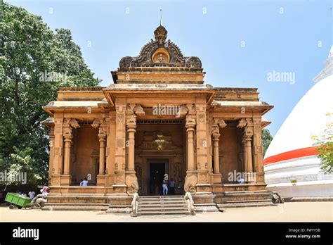 A Buddhist temple inside the complex of Kelaniya Raja Maha Vihara Stock Photo, Royalty Free ...