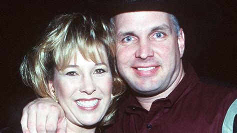 The Truth About Garth Brooks' Divorce From His First Wife Sandy Mahl