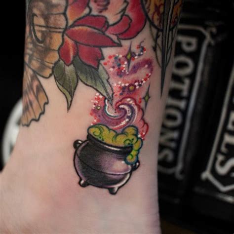 A tiny magic cauldron for @brittanylynngraves and her love of #hocuspocus. | Z tattoo, Witch ...