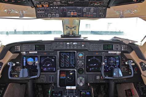 Gulfstream G-IV cockpit : aviation