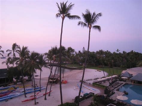 The lobby - Picture of Courtyard by Marriott King Kamehameha's Kona Beach Hotel, Kailua-Kona ...