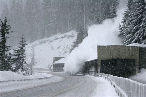 Avalanche above snowshed on Snoqualmie Pass | WSDOT avalanch… | Flickr