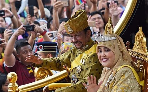 Brunei monarch marks golden jubilee in style | The Times of Israel