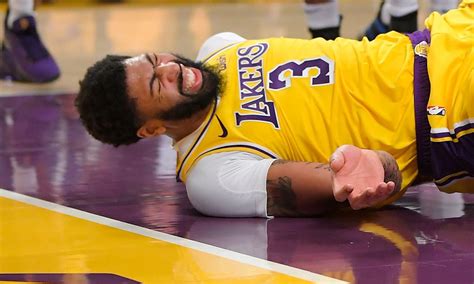 Los Angeles Lakers News: Anthony Davis Gives Fans a Massive Injury ...