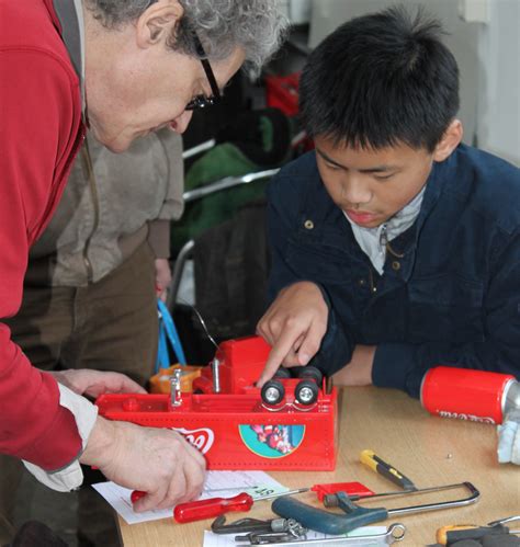 Repairing toys - Repaircafe