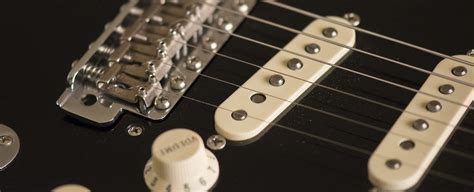 Fender Stratocaster VS Telecaster (side by side comparison) - Guitar Chalk