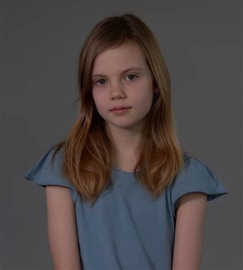 Isla Johnston - Wiki/Bio, Age, Net Worth, Career, Height, Photos, Parents, Stranger Things ...