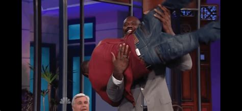 Shaq holding Kevin Hart : r/ShaqHoldingThings