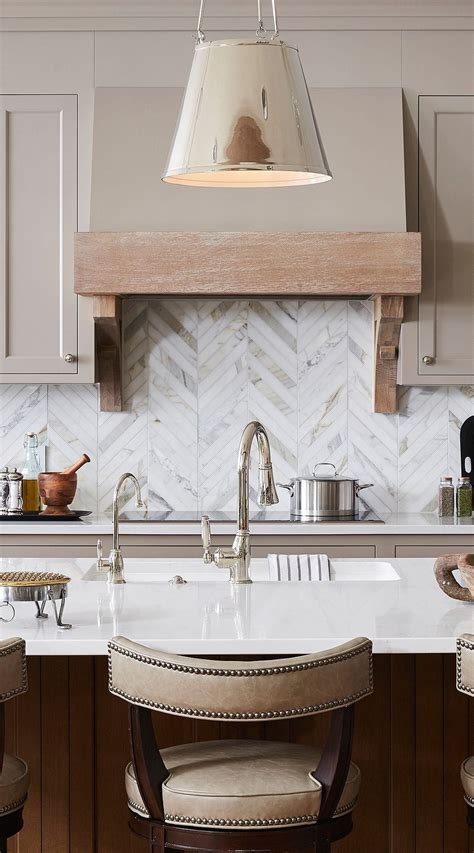 Marble Calacatta Gold Chevron Backsplash Tile | 1000 | Kitchen backsplash designs, Chevron ...