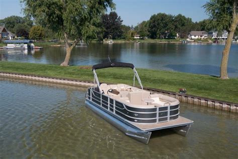 Research 2014 - Crest Pontoon Boats - Crest II 210 on iboats.com