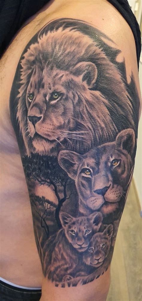 Lion family tattoo | Animali