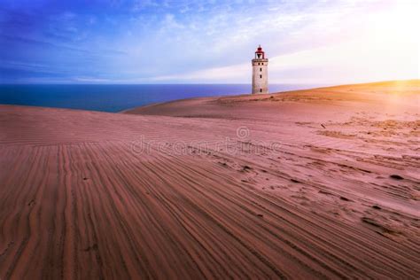 Farol De Rujerg Knude Em Dinamarca Visto Da Praia No Mar Do Norte Imagem de Stock - Imagem de ...